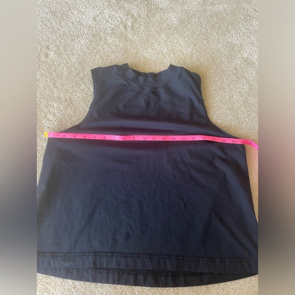 All in Motion cropped Workout tank. Black. Women size L - Picture 4 of 9